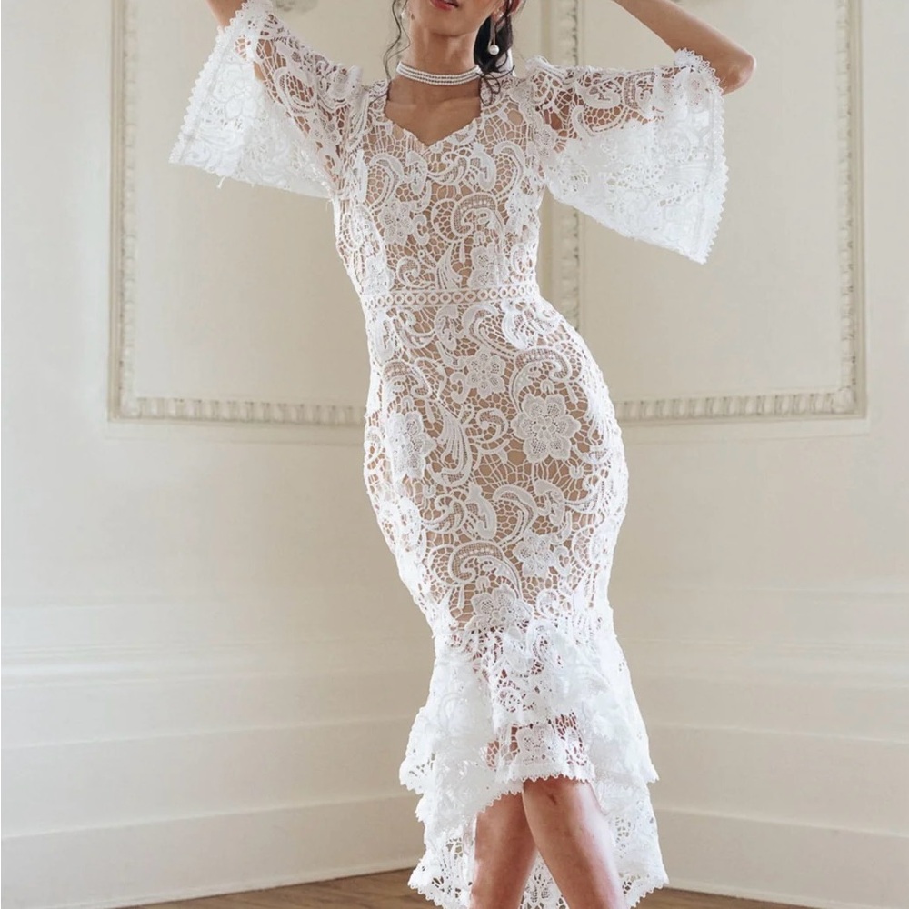 Ivy City Co Cecilia White Lace High-Low Midi Dress